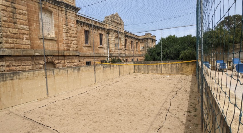 Sprachcaffe Malta beach volleyball